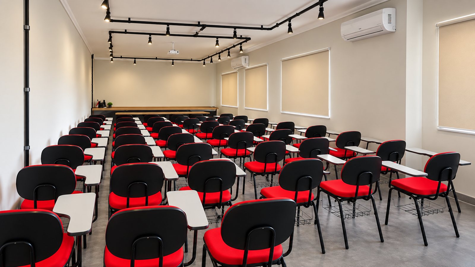 Sala de treinamento da Atual Transportes com cerca de 50 lugares